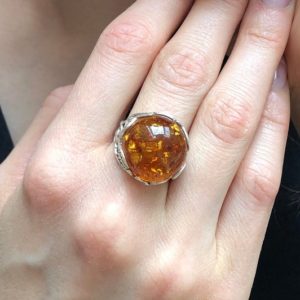 Shop Amber Jewelry! Amber Ring, Natural Amber, Brown Amber Ring, Taurus Birthstone, Silver Leaf Ring, Statement Round Ring, Vintage Amber Ring, 925 Silver Ring | Natural genuine Amber jewelry. Buy crystal jewelry, handmade handcrafted artisan jewelry for women.  Unique handmade gift ideas. #jewelry #beadedjewelry #beadedjewelry #gift #shopping #handmadejewelry #fashion #style #product #jewelry #affiliate #ad