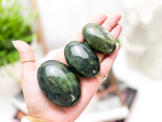 Jade Crystal : Get Your Hands On Good Luck With Jade Crystal Palm Stones And Worry Stones