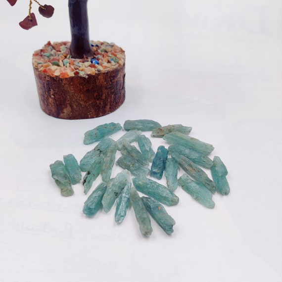 Aqua Kyanite/ Pariba Kyanite Raw/ Blade Stone, 10 / 25 Piece Lot Healing Crystal Raw,0.5"- 0.8",1"-1.2" Inches Size Available