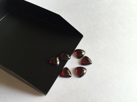 10 Pieces 8x8mm Each Garnet Trillion Shaped Wine Red Color Loose Cabochons For Jewelry Sku-g7