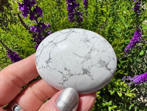Howlite Crystal Palm Stone - Polished Howlite Palm Stone - Howlite Crystal Pebble  - Crystal Collection - Hw1