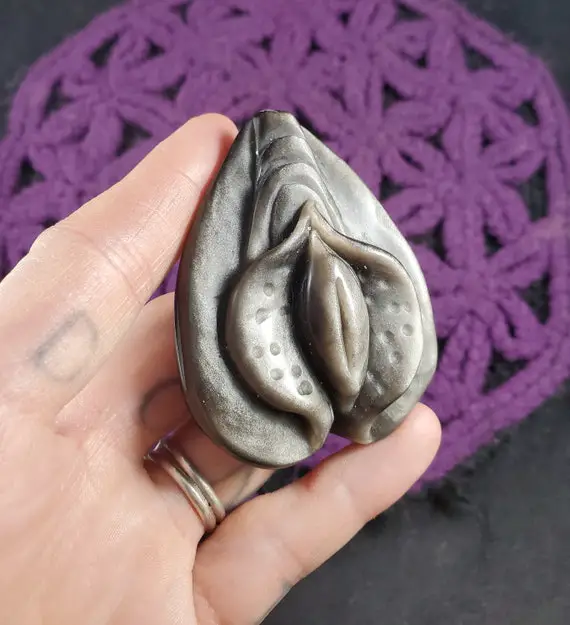 Silver Sheen Obsidian Yoni Carving Crystal Polished Stones Female Flower Crystals Natural Vagina Unique Shaped Carving Fertility Totem