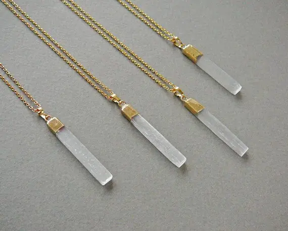 Selenite Necklace Gold Layering Necklace Raw Selenite Healing Crystal Pendant Necklaces For Women Gift Gold Plated Natural Selenite Jewelry
