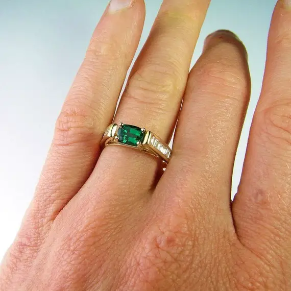 Vintage Tsavorite Diamond Ring 14k Gold Ring Garnet Ring Timeless Ring Engagement Ring Unique Green Garnet Engagement Ring Oval Garnet