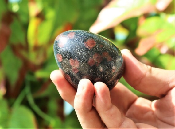 60mm Ruby Spinel Crystal Egg Chakra Healing Gemstone Spiritual Decor Anxiety Relief Gift Energy Boosting Crystal Balance Meditation Tool