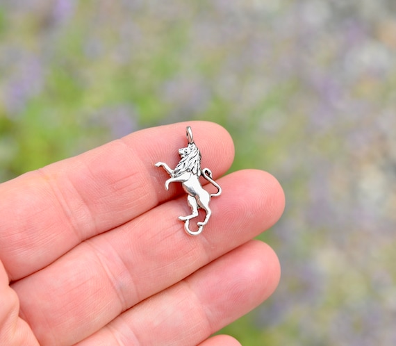 Bulk 20  Lion Silver Tone Connector Charms Sc2303