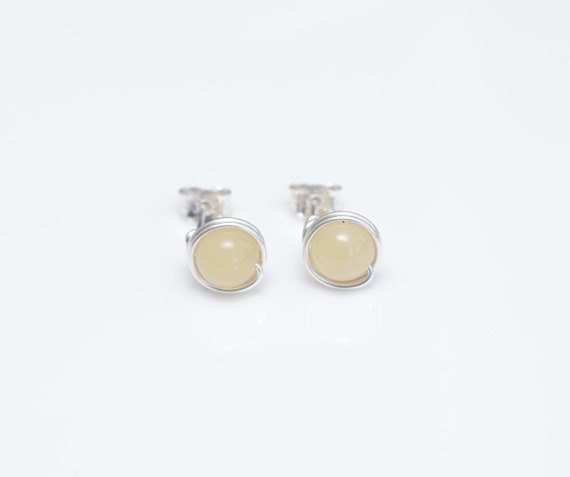 925 Sterling Silver Stud Earrings With Natural Aragonite