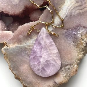 Shop Kunzite Jewelry! Kunzite Pendant, Raw Stone Necklace, Crystal Necklace, Statement Necklace, Kunzite Crystal, Necklaces For Women, Gift For Women | Natural genuine Kunzite jewelry. Buy crystal jewelry, handmade handcrafted artisan jewelry for women.  Unique handmade gift ideas. #jewelry #beadedjewelry #beadedjewelry #gift #shopping #handmadejewelry #fashion #style #product #jewelry #affiliate #ad