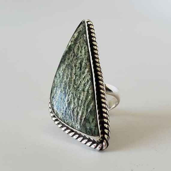Pointed Serpentine Ring