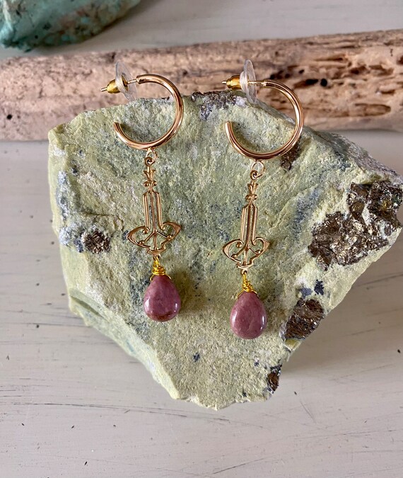 Rhodonite & Brass Art Deco Earrings - One-of-a-kind - Handmade - Bohemian - Modern - Natural Gemstone - Geometric - Statement Jewelry Rhodonite & Brass Art Deco Earrings - One-of-a-kind - Handmade - Bohemian - Modern - Natural Gemstone - Geometric - Statement Jewelry