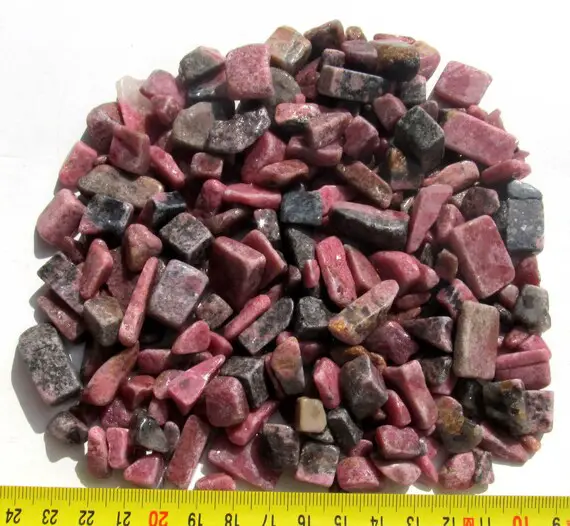 Rhodonit, Rohsteine Angetrommelt, Ca. 5 - 20 Mm, Ab 100 G. (1 Kg=81,67 Eur)