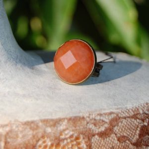 Shop Jade Rings! Round jade cabochon ring, apricot orange adjustable ring, semi-precious stone ring, gemstone cabochon, bronze support | Natural genuine Jade rings, simple unique handcrafted gemstone rings. #rings #jewelry #shopping #gift #handmade #fashion #style #affiliate #ad