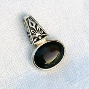 Shop Rainbow Obsidian Jewelry! Besonderer Anhänger Regenbogen-Obsidian, 925er Silber | Natural genuine Rainbow Obsidian jewelry. Buy crystal jewelry, handmade handcrafted artisan jewelry for women.  Unique handmade gift ideas. #jewelry #beadedjewelry #beadedjewelry #gift #shopping #handmadejewelry #fashion #style #product #jewelry #affiliate #ad
