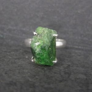 Shop Diopside Rings! Vintage Sterling Raw Chrome Diopside Ring Size 8 | Natural genuine Diopside rings, simple unique handcrafted gemstone rings. #rings #jewelry #shopping #gift #handmade #fashion #style #affiliate #ad