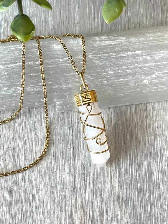Selenite Necklace, Wire Wrapped Selenite Necklace, Gifts For Her, Healing Jewelry, Chakra Jewelry, Gemstone Necklace, Boho Accessories