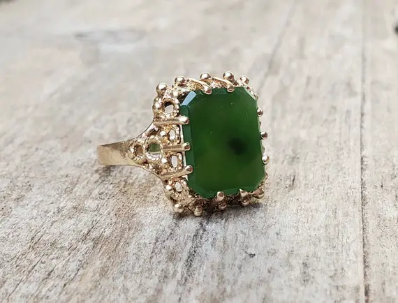 Vintage 10k Jade Ring