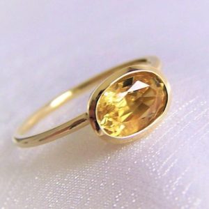 Shop Yellow Sapphire Rings! Saphir Ring aus 585 Gold, Weite 55, ovaler gelber Edelstein, Verlobungsring, Einzelstück | Natural genuine Yellow Sapphire rings, simple unique handcrafted gemstone rings. #rings #jewelry #shopping #gift #handmade #fashion #style #affiliate #ad