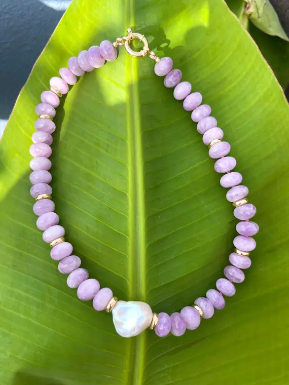 Chunky Kunzite Rondelle Beaded Necklace With Baroque Pearl In The Middle