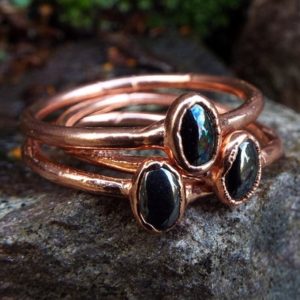 Shop Hematite Rings! Hämatitring,Hämatit, Edelsteinring, Kristallring, Hematite, Raw hematite ring, Crystal ring, Boho ring, Kupferring, Heilsteinring, Healing | Natural genuine Hematite rings, simple unique handcrafted gemstone rings. #rings #jewelry #shopping #gift #handmade #fashion #style #affiliate #ad