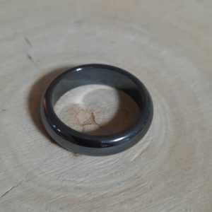 Shop Hematite Rings! Bague en Hématite Taille 60 femme homme | Natural genuine Hematite rings, simple unique handcrafted gemstone rings. #rings #jewelry #shopping #gift #handmade #fashion #style #affiliate #ad