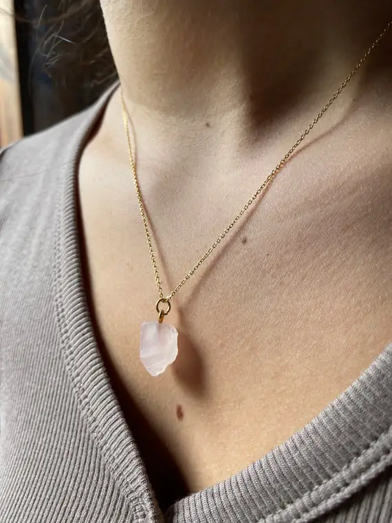 Raw Kunzite Necklace, February Birthstone Pendant, Healing Crystals Necklace, Birthstone Gift, Pink Gemstone, Kunzite Crystal