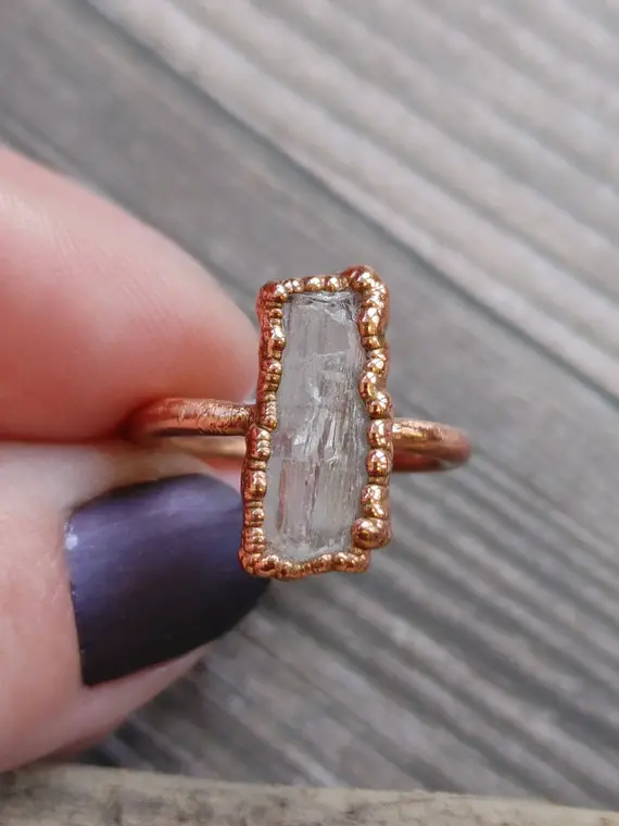 Raw Kunzite Ring/ Beautiful Kunzite Ring/ Colorless Kunzite/ Natural Copper Jewelry/ Copper Gemstone Ring/ Organic Stone Jewelry/ Size 7.75