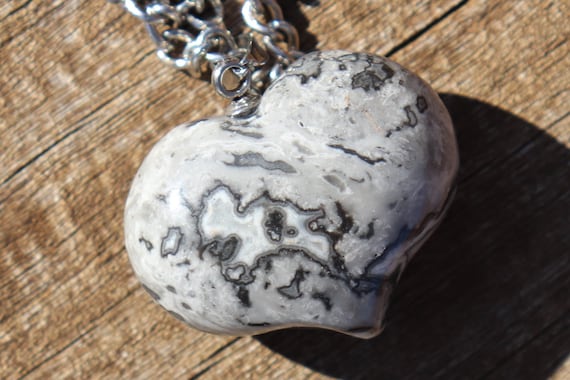 Black Lace Agate Puffy Heart Healing Stone Necklace With Positive Healing Energy And Healing Stone Information!