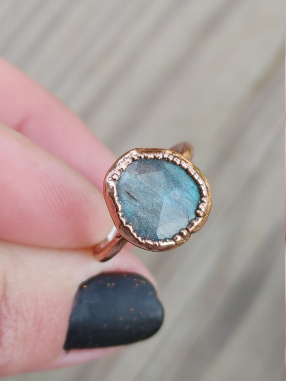Natural Labradorite Copper Ring/ Faceted Labradorite/ Light Blue Green Labradorite Stone Ring/ Unique Uneven Copper/ Round Stone/ Size 6.25