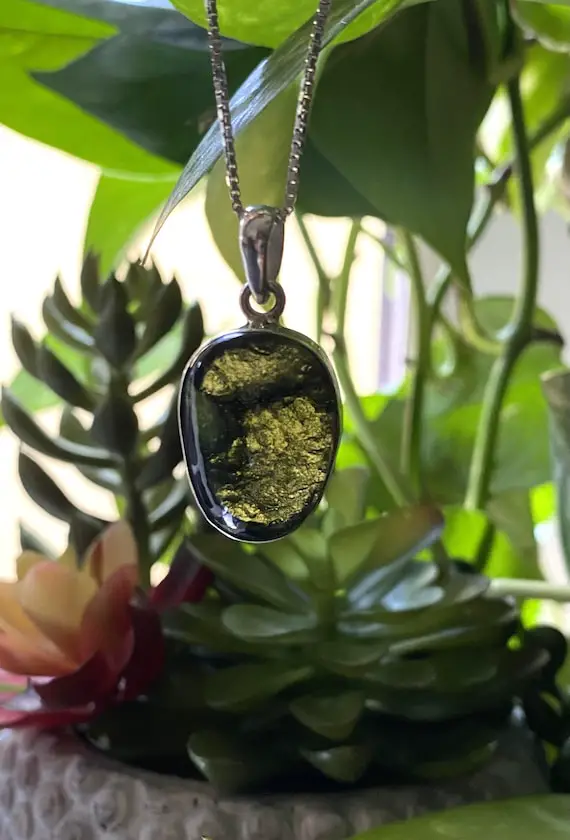 Genuine Moldavite Tektite, Natural High-quality Pieces From Czech Republic, Stone Of Transformation Facilitates Clear And Direct Connection.