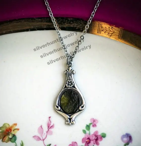 Moldavite Pendant / Moldavite Jewelry / Moldavite Necklace / Authentic Moldavite / Genuine Moldavite / Moldavite Stone / 925 Silver Pendant