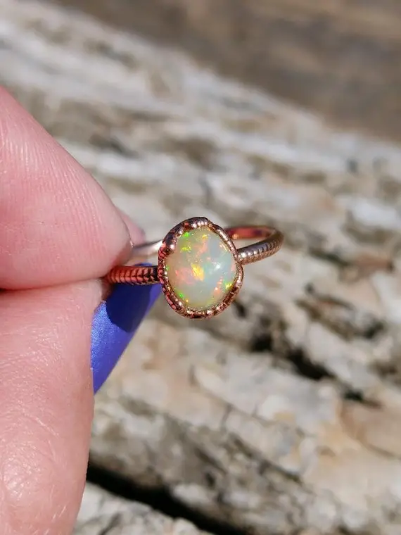 Raw Opal Ring/ Dainty Copper Opal Ring/ Natural Fire Opal/ Dainty Round Raw Opal Ring/modern Boho Jewelry/ Indie Style Copper Gemstone Ring