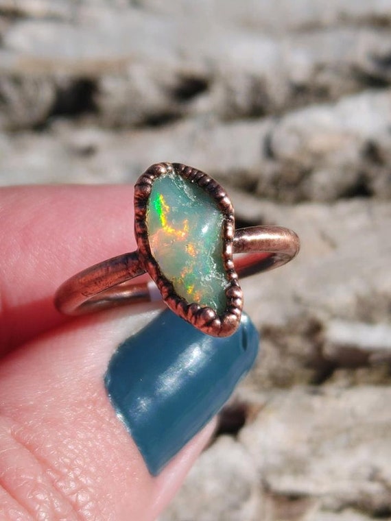 Raw Ethiopian Fire Opal Ring/ Irregular Opal Copper Ring/ Real Fiery Flashy Opal Jewelry/ Copper Electroformed/ Rainbow Multi Color Crystal