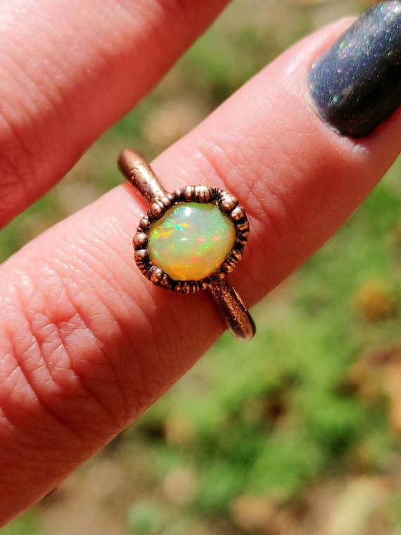 Round Ethiopian Fire Opal Copper Ring/ Natural Real Fire Opal Ring/ Copper Electroformed/ Flashy Gemstone Ring/ Multi Color Crystal Ring