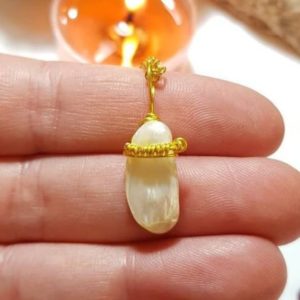 Shop Pearl Necklaces! Freshwater blister pearl necklace – Gold plated – Genuine Pearl necklace | Natural genuine Pearl necklaces. Buy crystal jewelry, handmade handcrafted artisan jewelry for women.  Unique handmade gift ideas. #jewelry #beadednecklaces #beadedjewelry #gift #shopping #handmadejewelry #fashion #style #product #necklaces #affiliate #ad