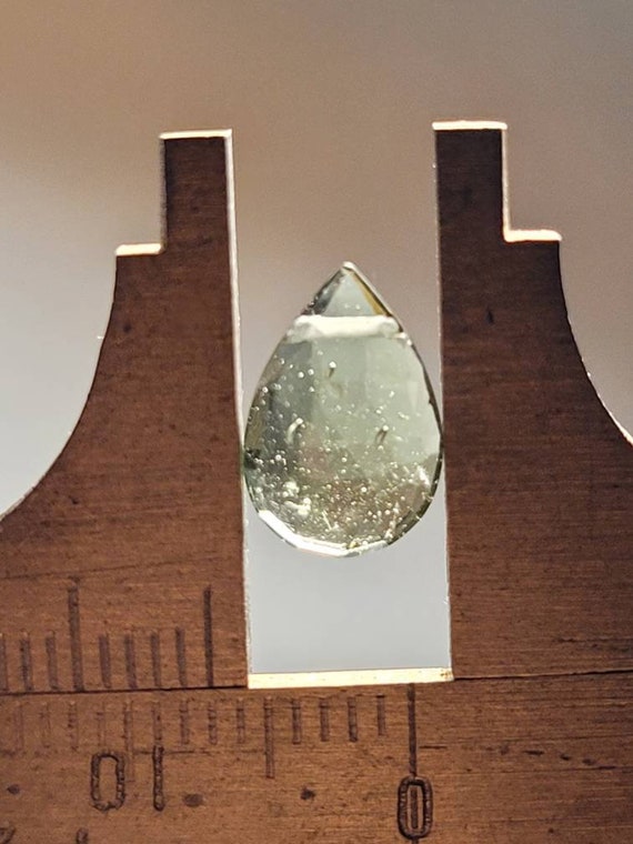 1 Single Moldavite Briolette Gemstone. Authentic Moldavite