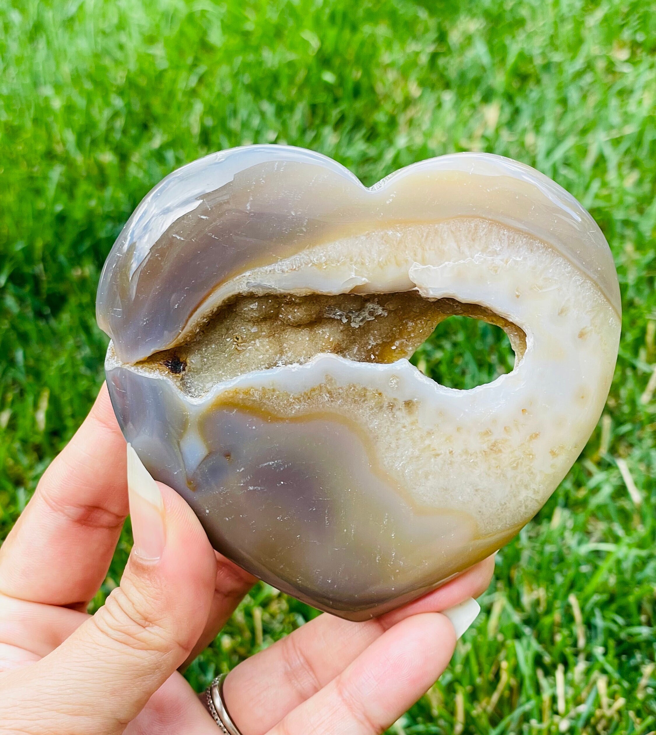 Agate Druzy Heart Slice: (244.8g) Polished Gray Quartz Crystal (100x95mm)