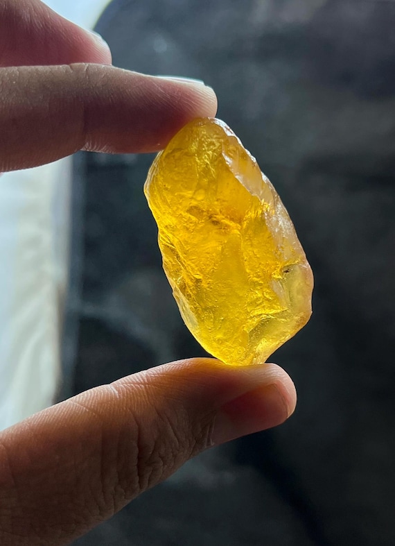 Honey Amber Rough Stone | Transparent Mineral 15.2g 47x26x24mm