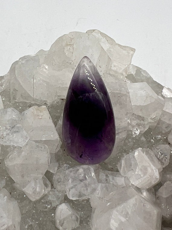 Chevron Amethyst Cabochon Ct