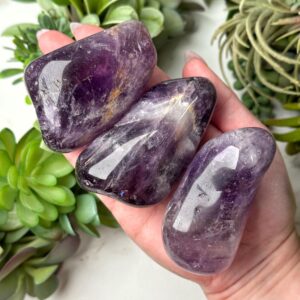 Amethyst Palmstone | S, M, L | - No. 813 (polished Purple Crystal Pocket Stone Palm, Crown Chakra, Balance)