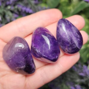 Tumbled Amethyst Crystal: Polished Amethyst Gemstone