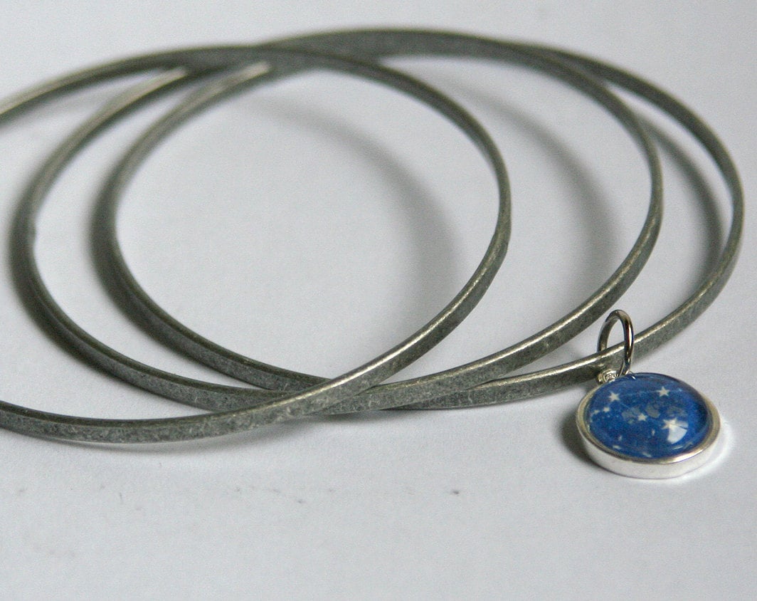 Antiqued Silver Plated Skinny Flat Bangle Bracelet For Charms. 2.6mm Width. Any Quantity. For Stacking And Charms. Bracelet Blank. (sku7) Antiqued Silver Plated Skinny Flat Bangle Bracelet For Charms. 2.6mm Width. Any Quantity. For Stacking And Charms. Bracelet Blank. (sku7)