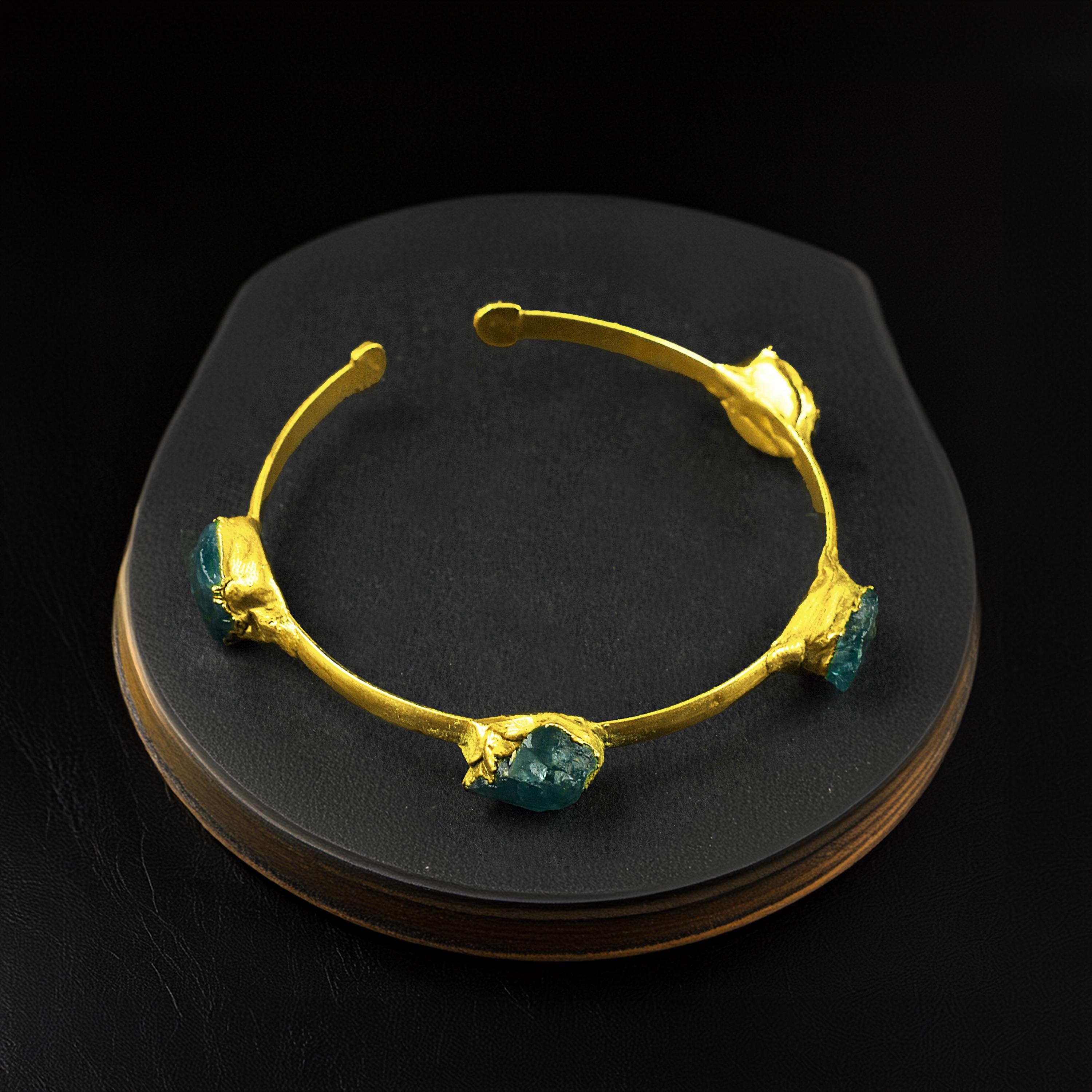 Natural Apatite Gemstone Bangle Bracelet \ Statement Bracelet \ Cuff Bracelet \ Adjustable Bracelet \ Copper Jewelry \ Raw Stone Bracelet