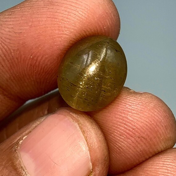 Natural Yellow Apatite Cats Eye Cabochon, 9 Ct (12x11 Mm) Natural Yellow Apatite Cats Eye Cabochon, 9 Ct (12x11 Mm)