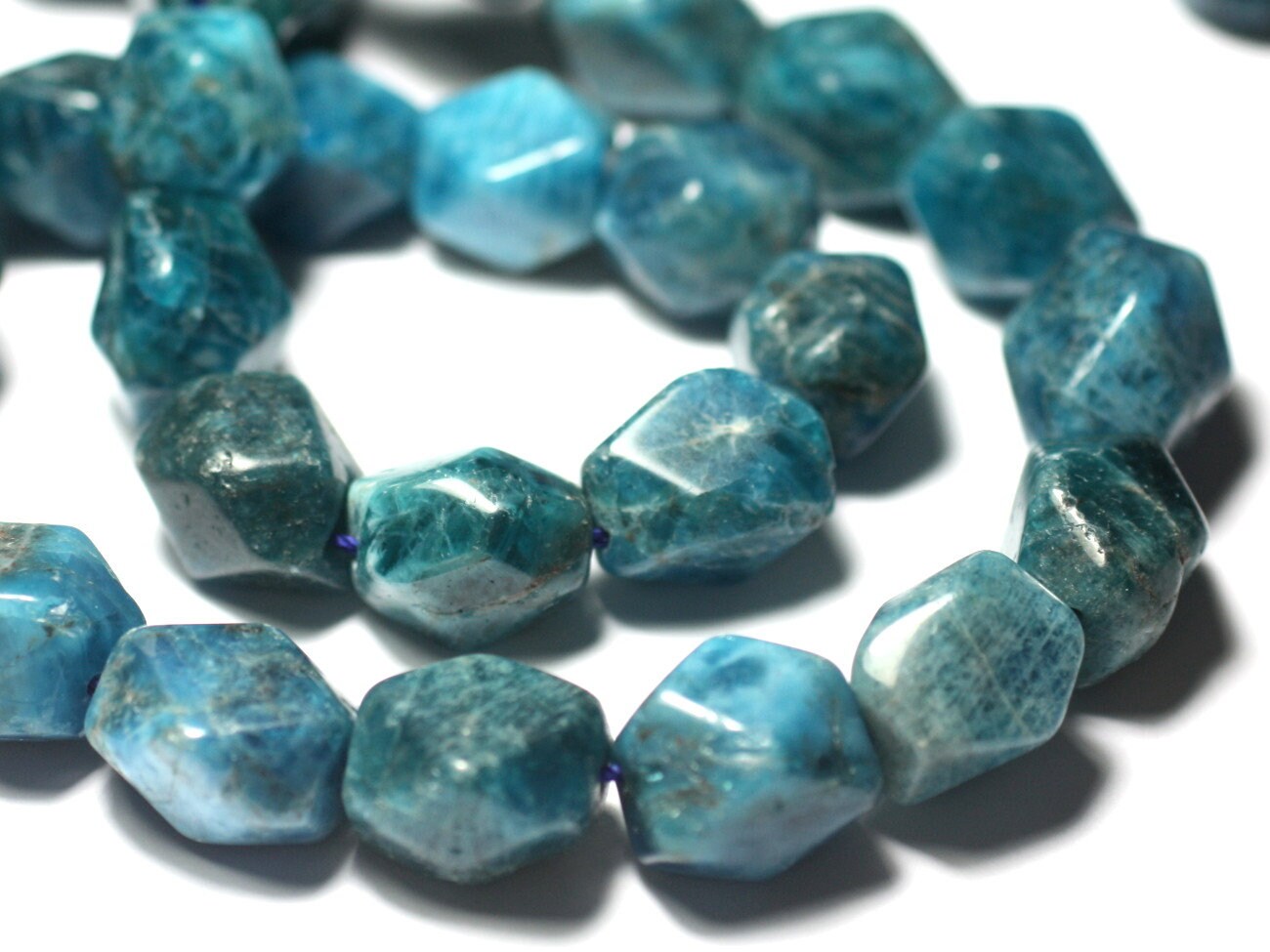 1pc - Perle De Pierre - Apatite Olive Nugget Facetté 15-20mm - 7427039728744 1pc - Perle De Pierre - Apatite Olive Nugget Facetté 15-20mm - 7427039728744