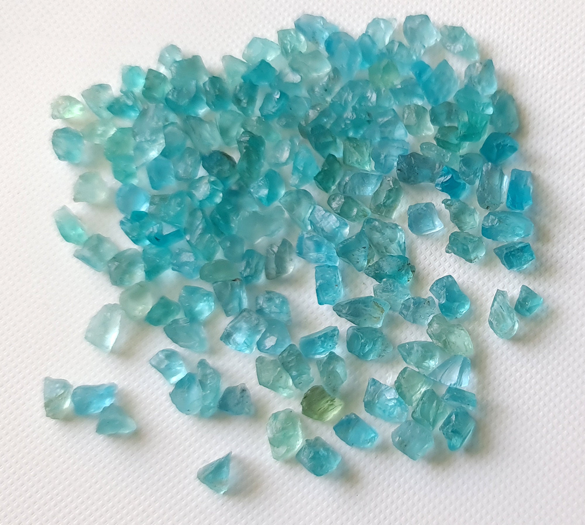 Apatite Rough, Raw Natural Apatite For Ring / Earrings/ Necklace / Jewelry, Loose Apatite Gemstone Undrilled 4-6mm (10 Cts - 20 Cts)-pksg244