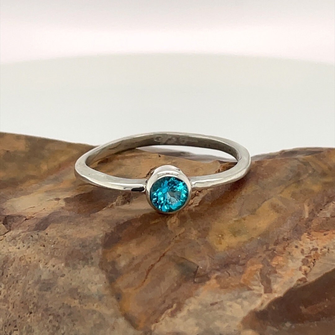 Apatite Silver Ring, Paraiba Blue Color, 4 Mm Gemstone Sterling Silver Ring, Size 6 1/2