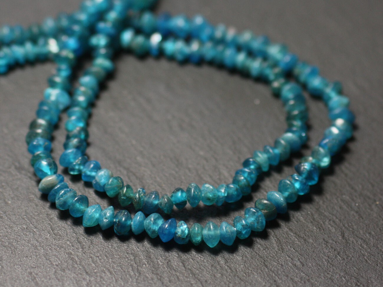 10pc - Perles De Pierre - Apatite Rondelles Boulier 3-5mm Bleu Vert Paon - 8741140012127 10pc - Perles De Pierre - Apatite Rondelles Boulier 3-5mm Bleu Vert Paon - 8741140012127