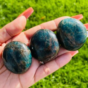 Blue Apatite Crystal Palm Stone (45-60 mm) Blue Apatite Crystal Palm Stone (45-60 mm)