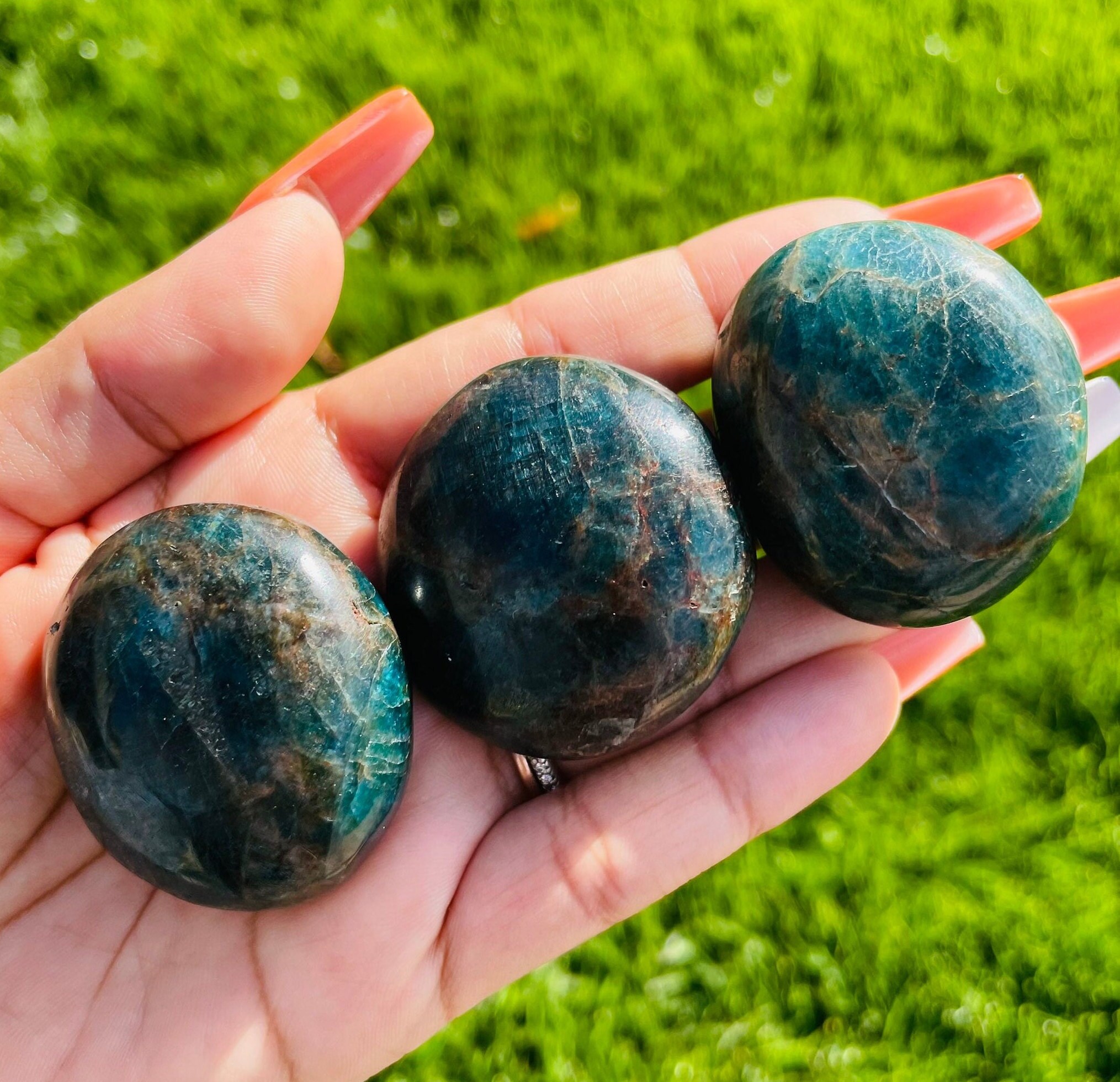 Blue Apatite Crystal Palm Stone (45-60 Mm) Blue Apatite Crystal Palm Stone (45-60 Mm)