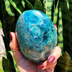 Blue Apatite free form - for intuition and health goals - Blue Apatite crystal - crystal free form Blue Apatite free form - for intuition and health goals - Blue Apatite crystal - crystal free form
